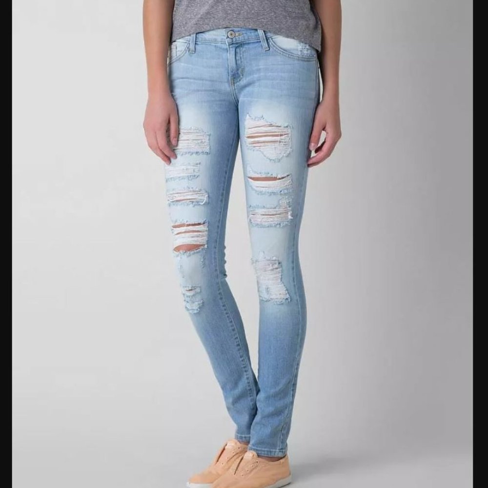 KanCan Destructed Skinny Stretch Jean from Buckle Size 24 Light Wash